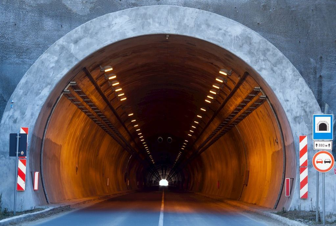 隧道里行駛為什么不能變道？(圖2)